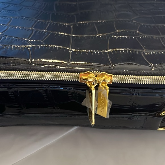 Ester Lauder 14”x11” Makeup travel case - Picture 3 of 4